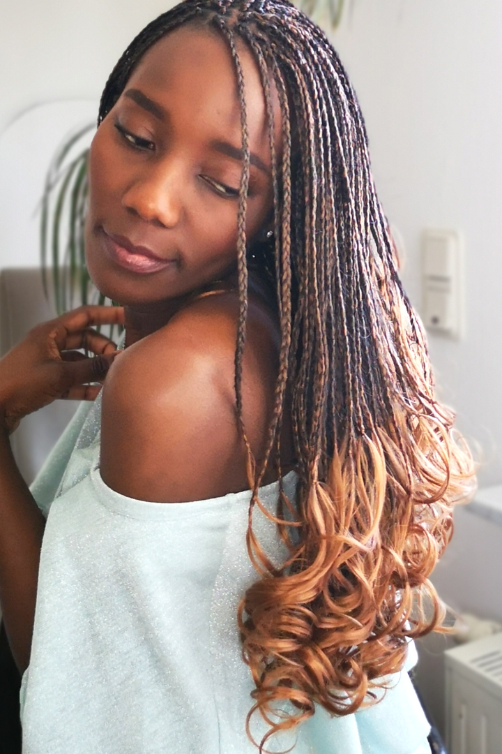 Besava Loose Curly Braids Short 1B/30